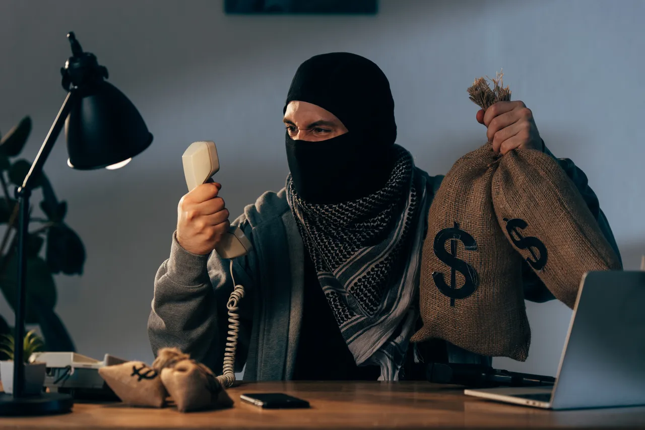 Consigli pratici per evitare le truffe e riconoscere le situazioni a rischio nella vita quotidiana