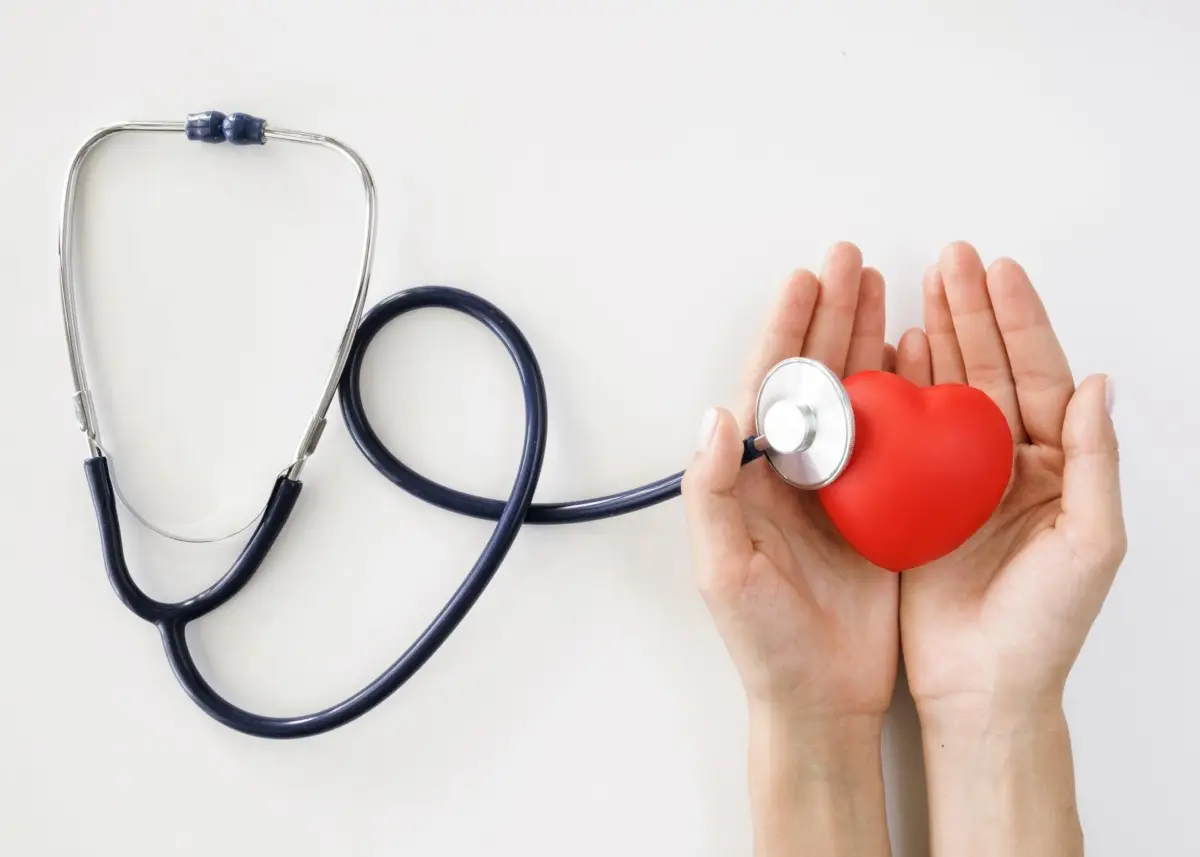 Palpitazioni: come riconoscere i sintomi e quando preoccuparsi del battito cardiaco