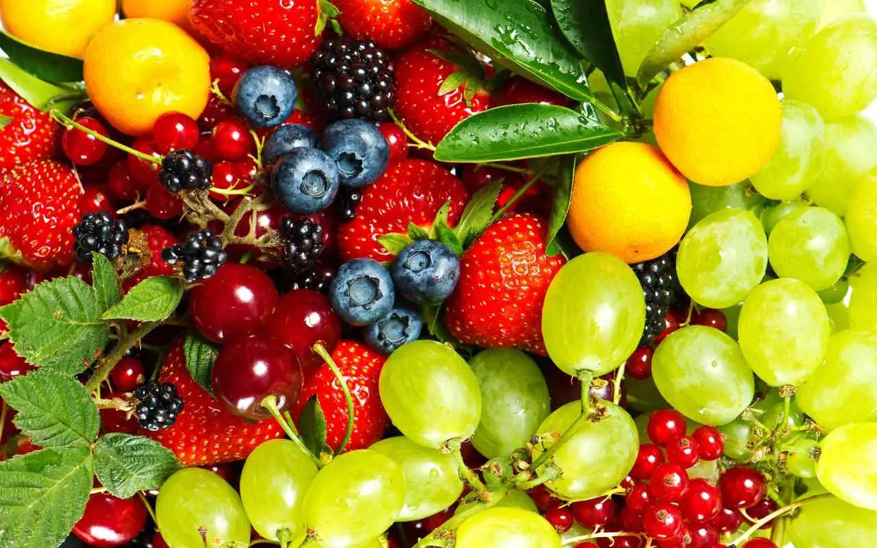 Vuoi dimagrire ma non rinunciare alla frutta? Ecco quella con meno zuccheri e calorie in assoluto