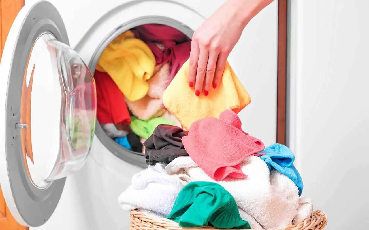 Il tuo vestito preferito ha perso il suo colore originale? Ecco il trucco per farlo tornare come nuovo