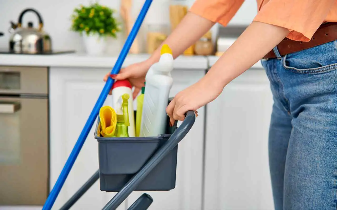 Come pagare le pulizie domestiche con i voucher nel 2025: la guida aggiornata