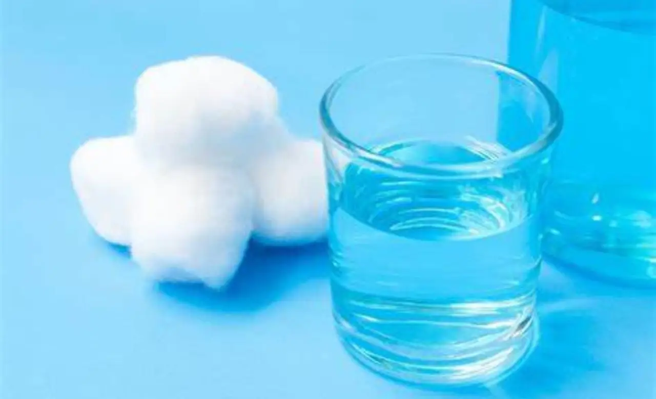 Usi il collutorio ogni giorno? Ecco cosa succede davvero ai tuoi denti e alla tua bocca