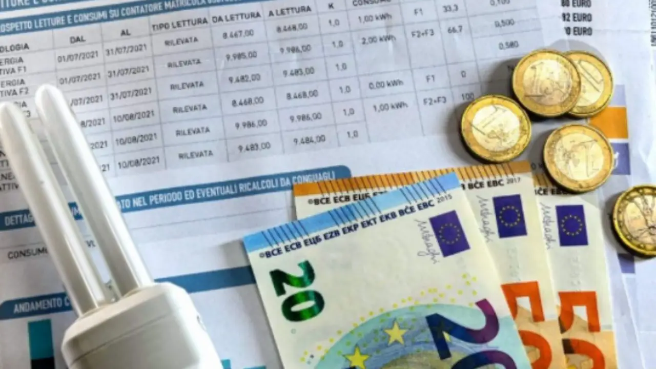 Stai spendendo troppo in bolletta? Ecco la temperatura ideale da tenere in casa per risparmiare