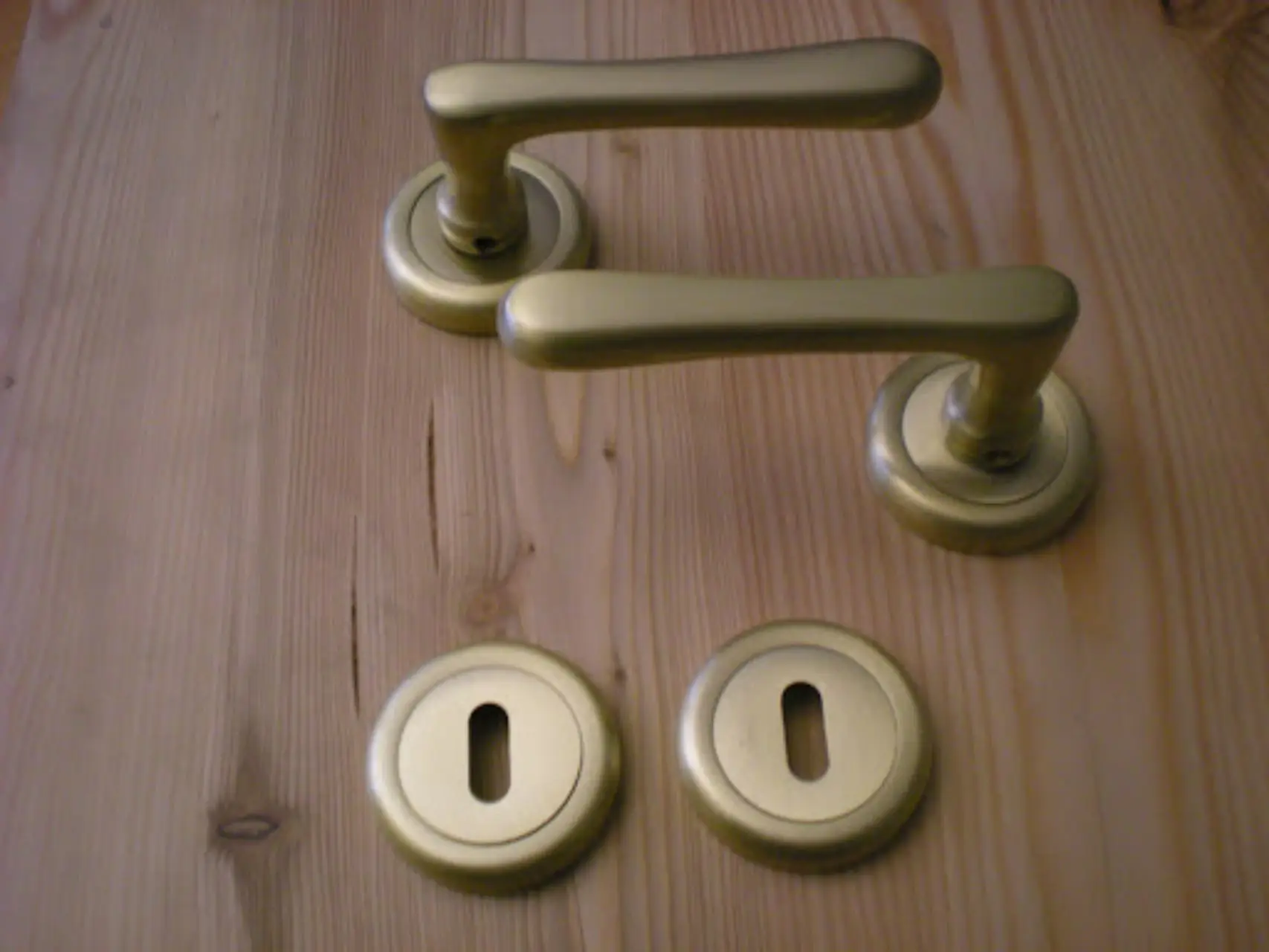 Pulisci l’ottone con questi prodotti? Rischi di rovinarlo per sempre: ecco il metodo corretto