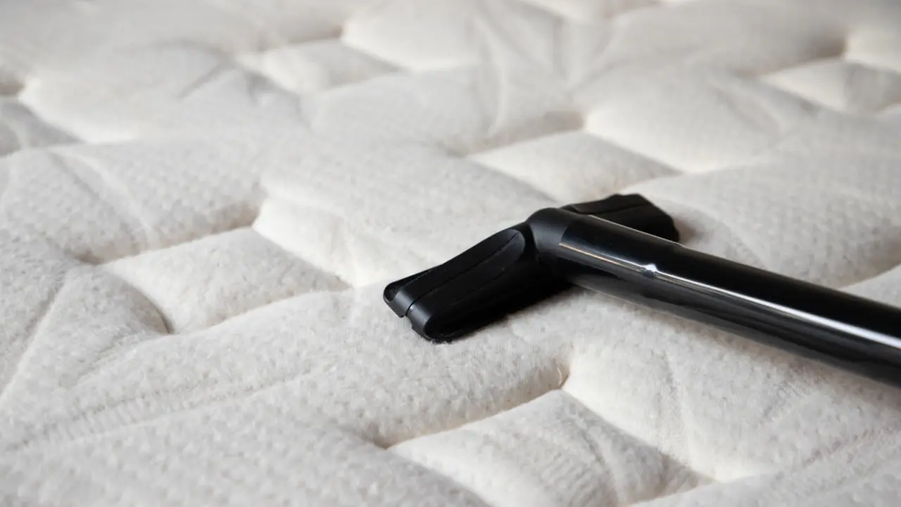 Attenzione a come lavi il coprimaterasso in memory: ecco l’errore comune che lo rovina