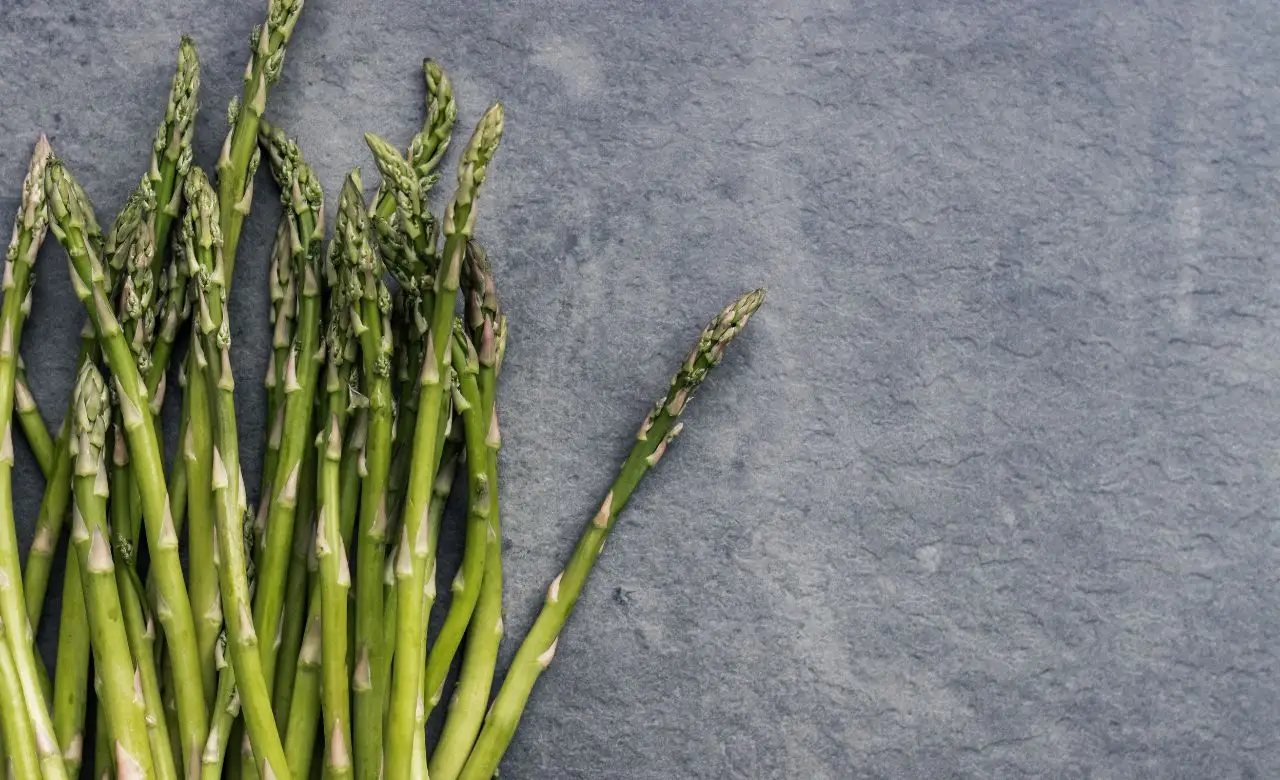 Come pulire gli asparagi selvatici velocemente e senza sprecarne neanche un pezzetto