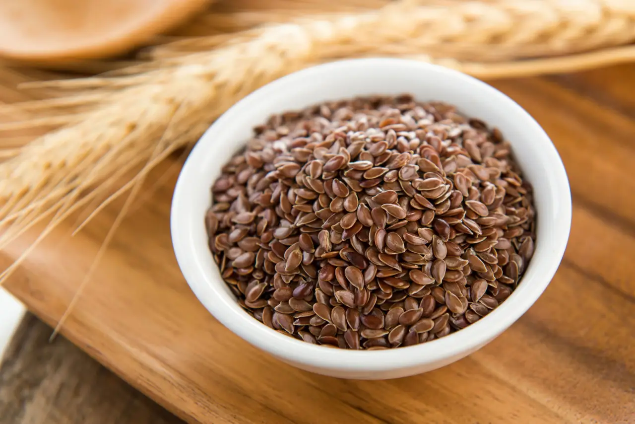 Quali sono i benefici dei semi di lino per l’intestino? Come usarli per combattere la stitichezza